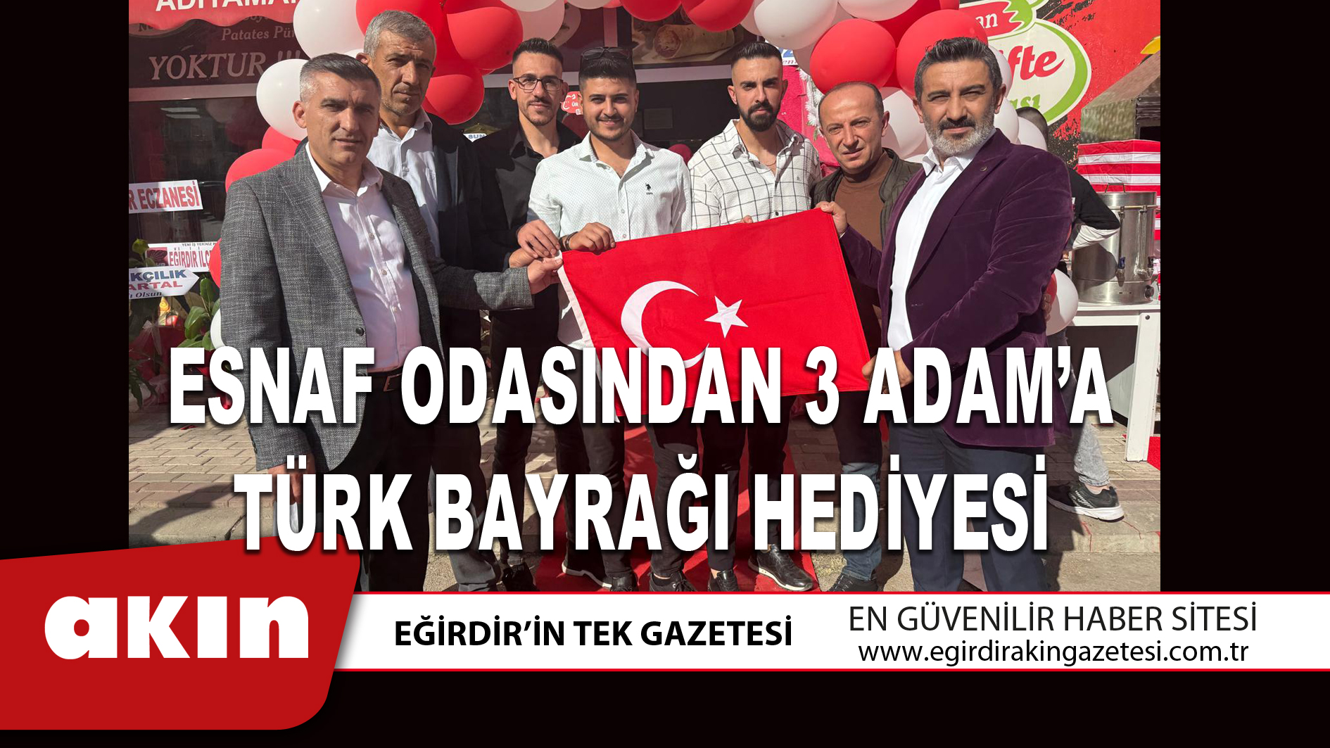 eğirdir haber,akın gazetesi,egirdir haberler,son dakika,ESNAF ODASINDAN 3 ADAM’A TÜRK BAYRAĞI HEDİYESİ